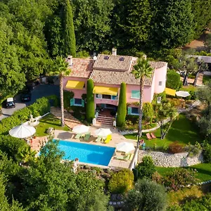 https://mas-du-roc.fr-provencehotel.com